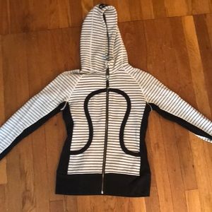 Lululemon jacket | size 4